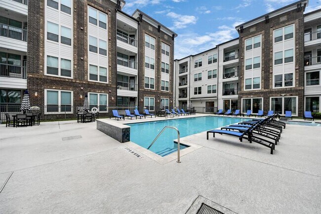 Building Photo - 4840 N Shepherd Dr
