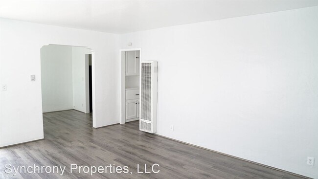 Building Photo - 455 W 20th St