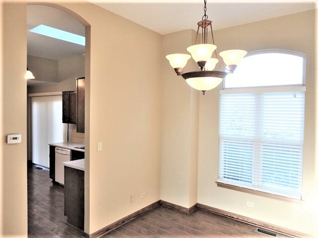 Building Photo - 613 Doral Ln