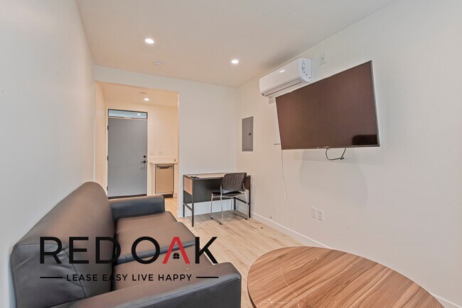 Foto del edificio - Bright and Airy One Bedroom Featuring a Sp...