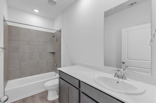 Foto del edificio - 5020 Hazelnut Ln