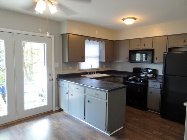 Building Photo - 4540 Prairie Ave