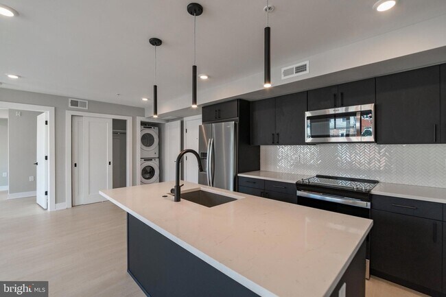 Foto del edificio - 6604 Ridge Ave
