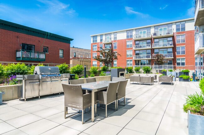 Espacio comunitario - 954 W Monroe St