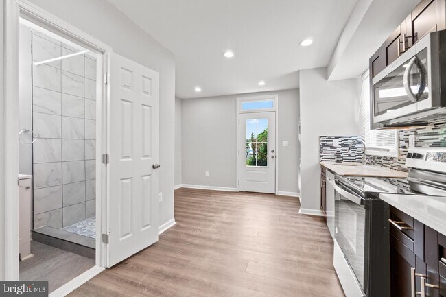 Foto del edificio - 4413 Wrenwood Ave