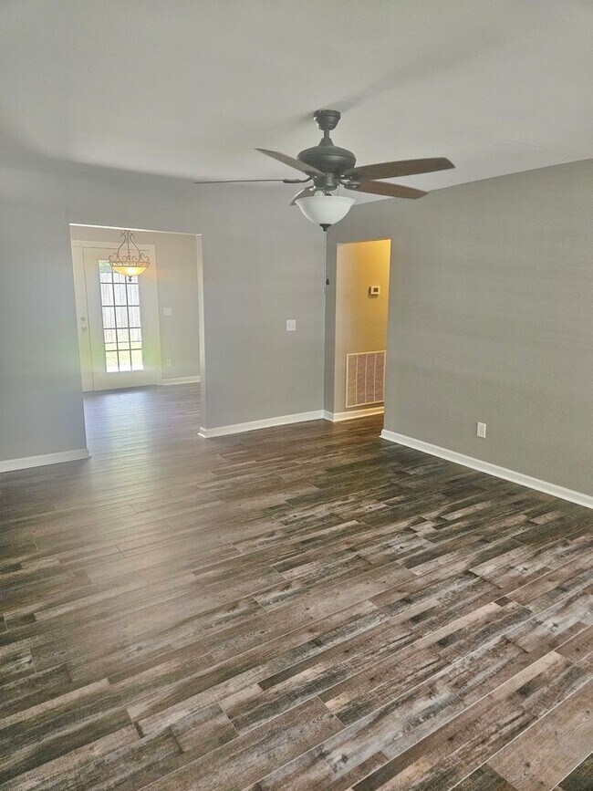 Foto del edificio - 4 Bedroom, 2 Bath