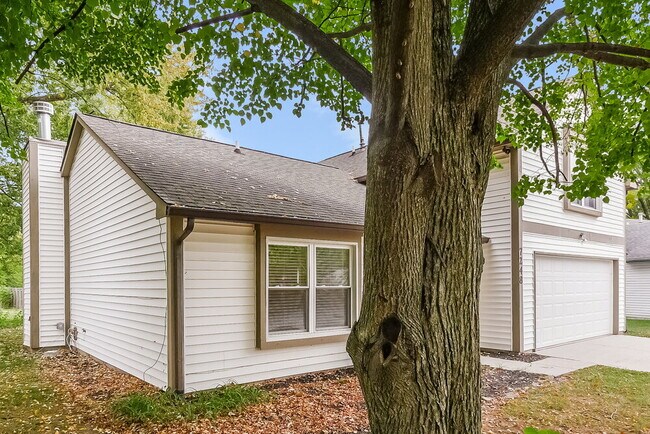 Foto del edificio - 7248 Eagle Bay N Dr