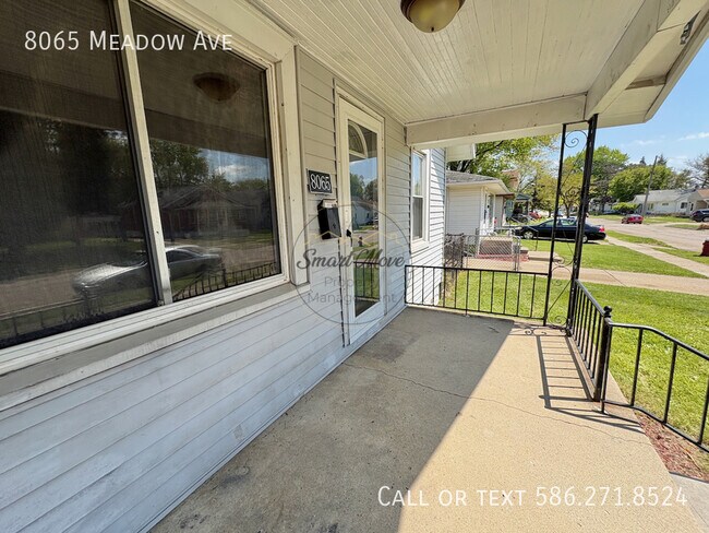Foto del edificio - 8065 Meadow Ave