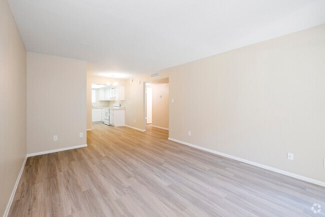 2BR, 2BA - 900SF - Living Room and Dining Room - Papago Park