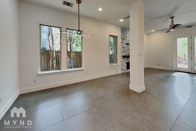Building Photo - 2502 Kinney Rd