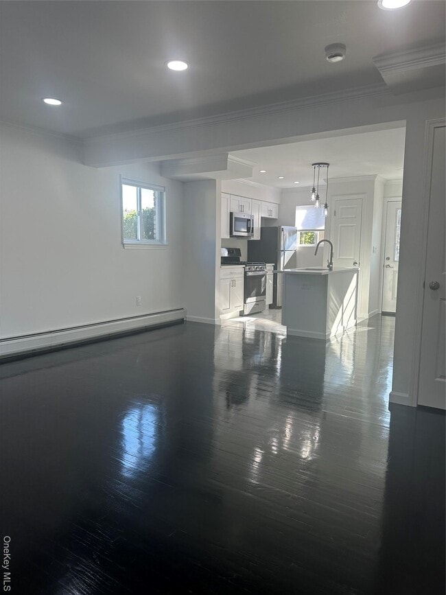 Foto del edificio - 8 Central Dr