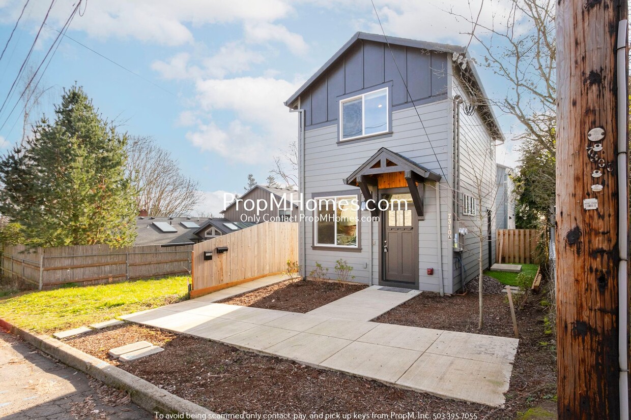 Primary Photo - Modern Two Bedroom Home in Mt. Tabor!