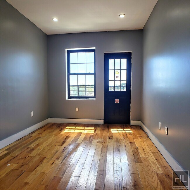 Building Photo - MODERN 2 BEDROOM APARTMENT LIBERTY AVE