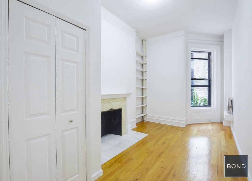 Primary Photo - 239 W 72nd St