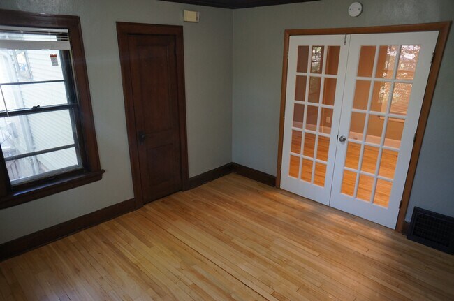 Foto del edificio - 808 E 3rd St