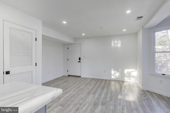 Building Photo - 5305 Dana Pl NW