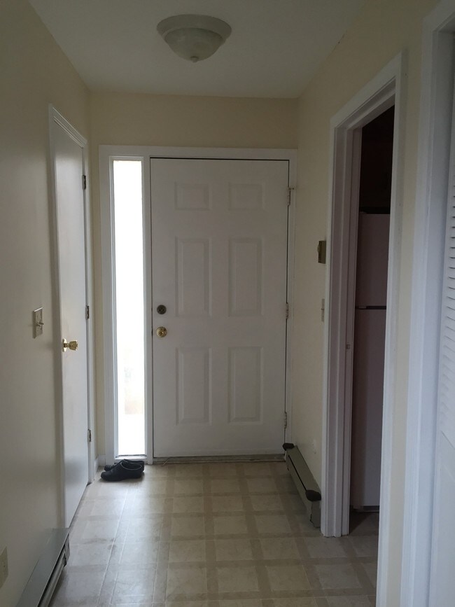 Building Photo - B1 Stonehedge Dr