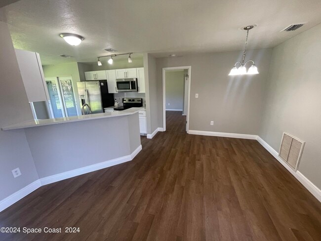 Foto del edificio - 1270 Gustrow Ave NW