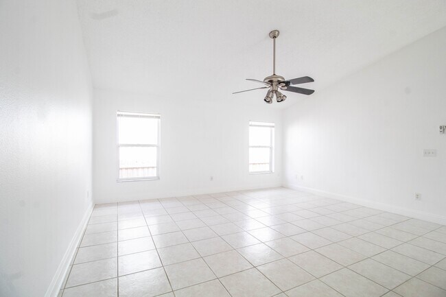Building Photo - 2782 Picadilly Cir