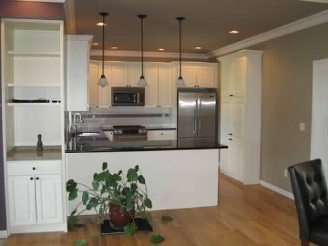 Planta abierta - 20010 Marine View Dr SW