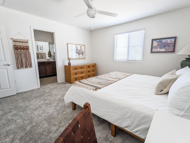 Foto del edificio - Gorgeous Fully Furnished - PRELEASE August 2026