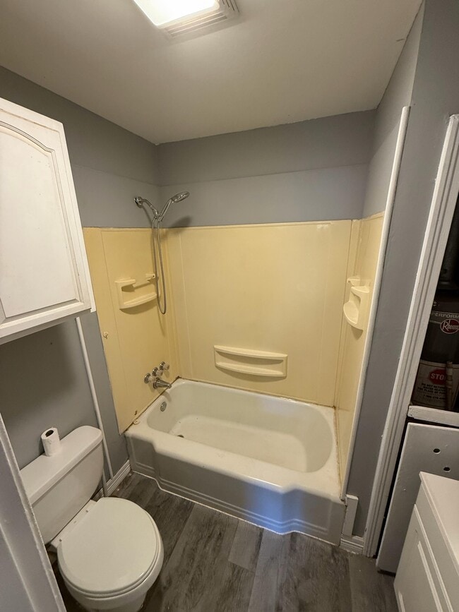 Building Photo - 1410 E Bonita Ave