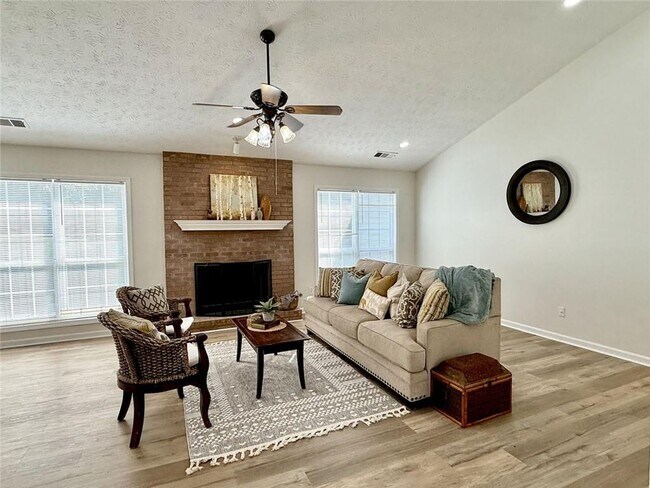 Foto del edificio - 3267 Summit Glen Dr