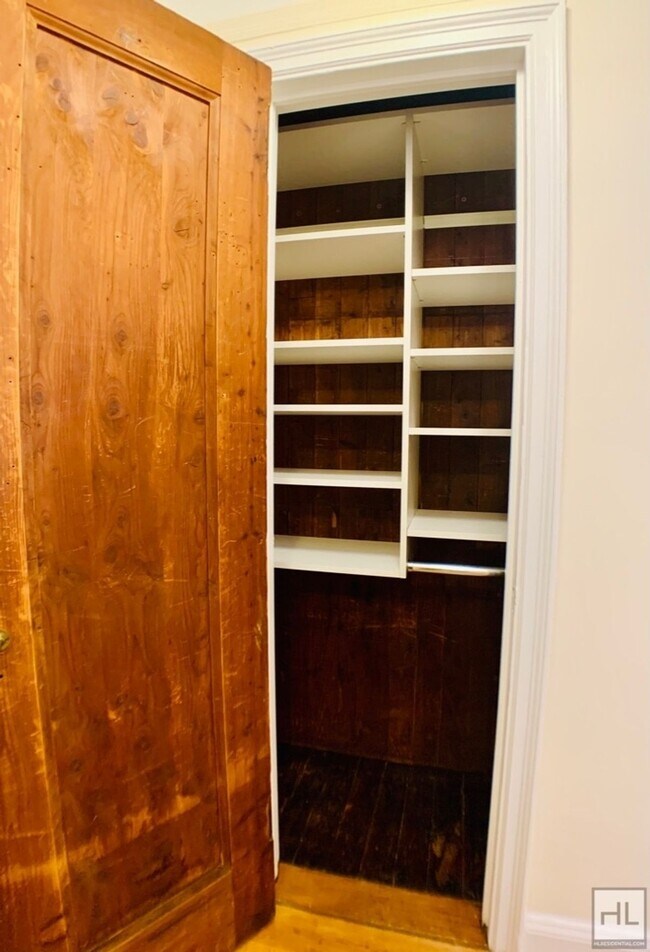 Building Photo - EAST 10 STREET