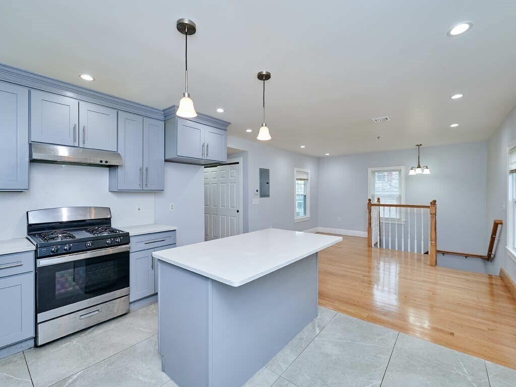 Primary Photo - 27 Mayhew St