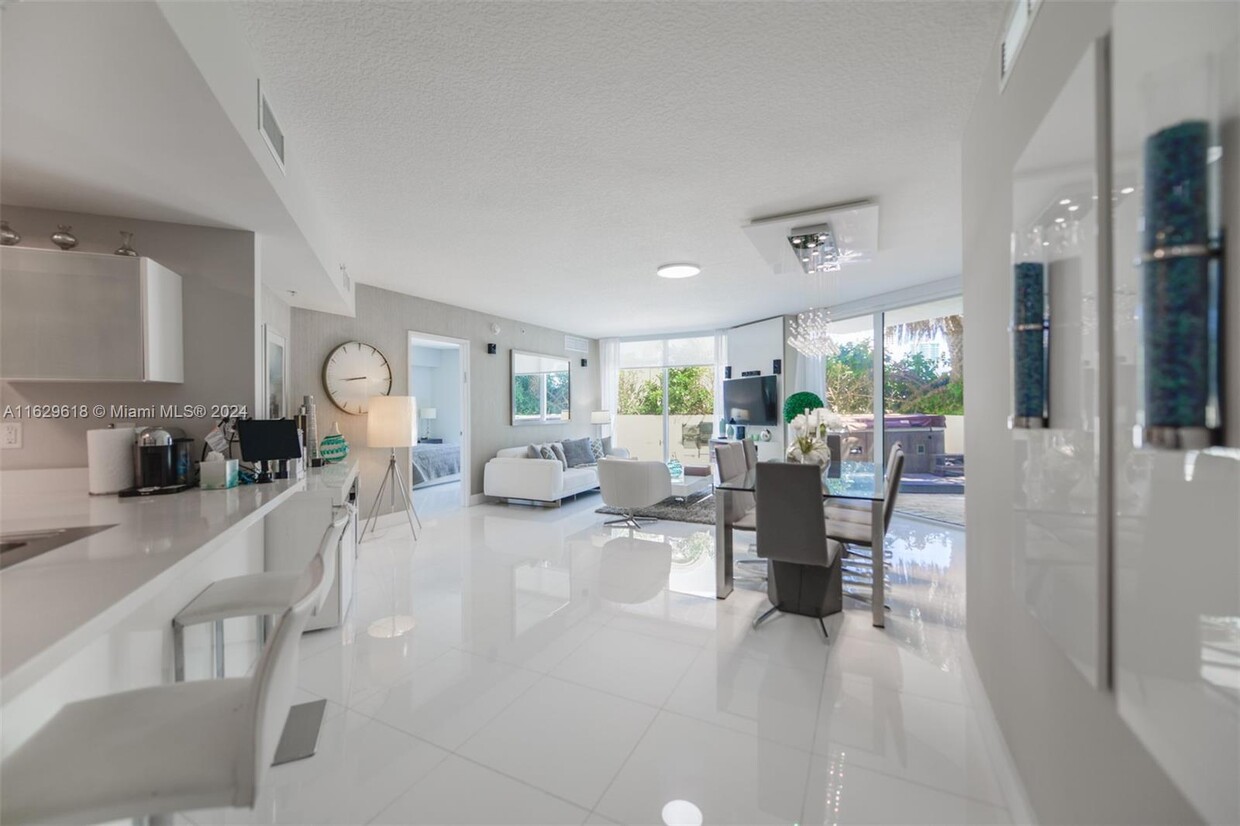 Foto principal - 250 Sunny Isles Blvd