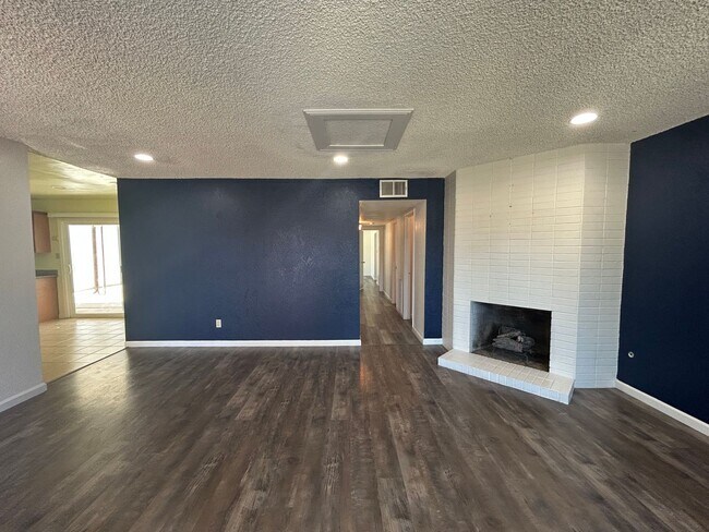 Building Photo - 2612 El Pasado Dr