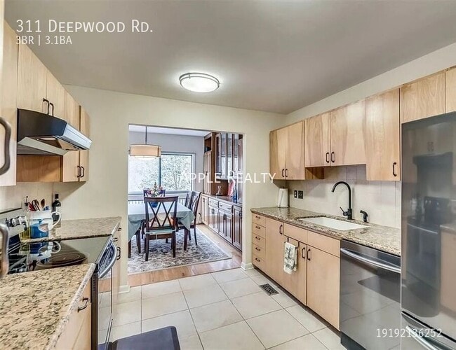 Foto del edificio - 311 Deepwood Rd