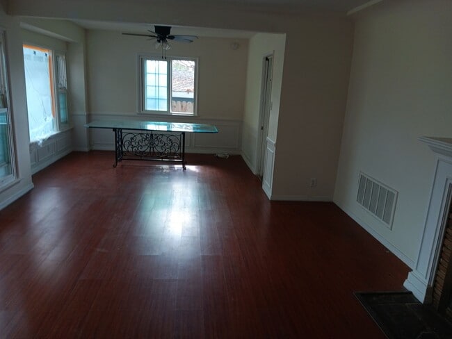 Building Photo - 7318 W 88th St