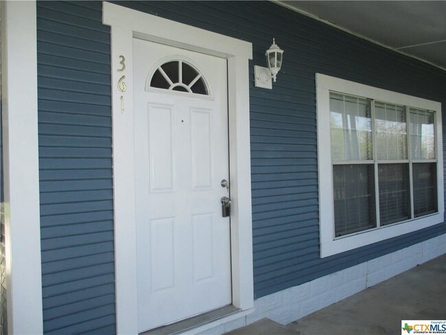 Building Photo - 361 McQueeney Rd