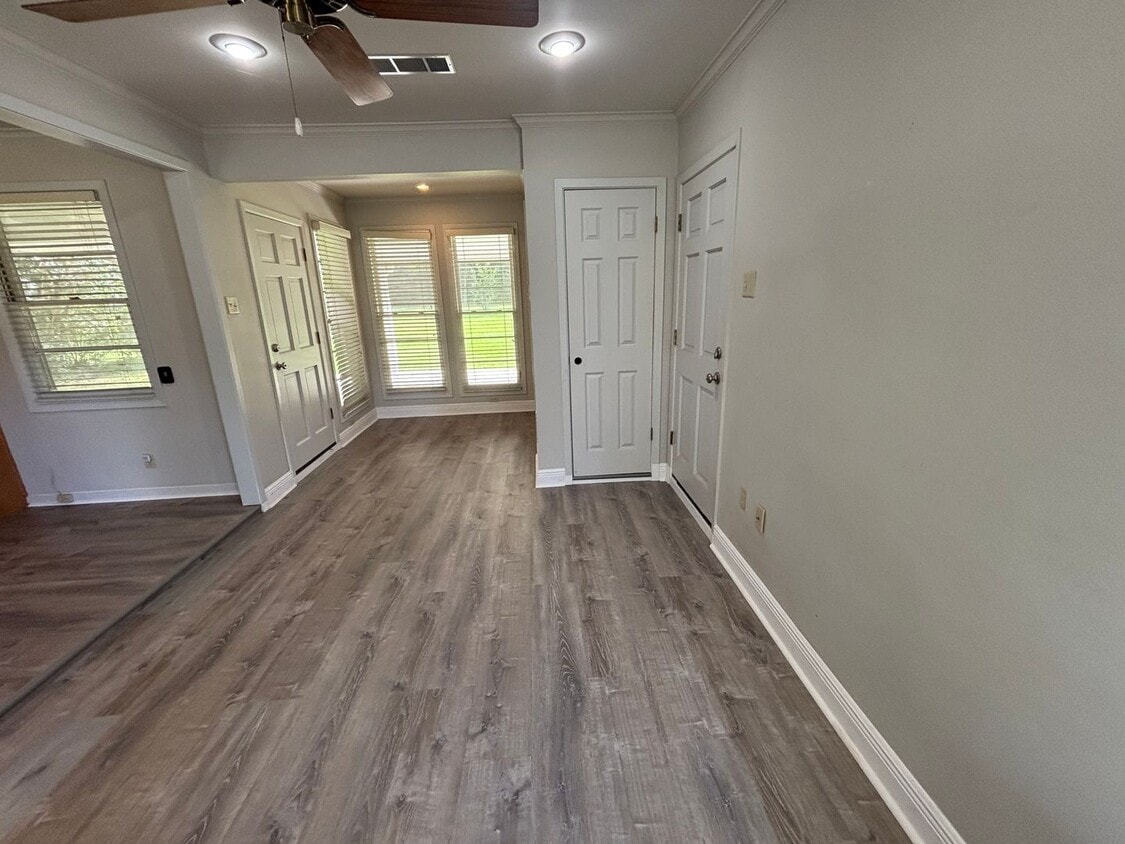 Foto principal - 9834 Cal Rd
