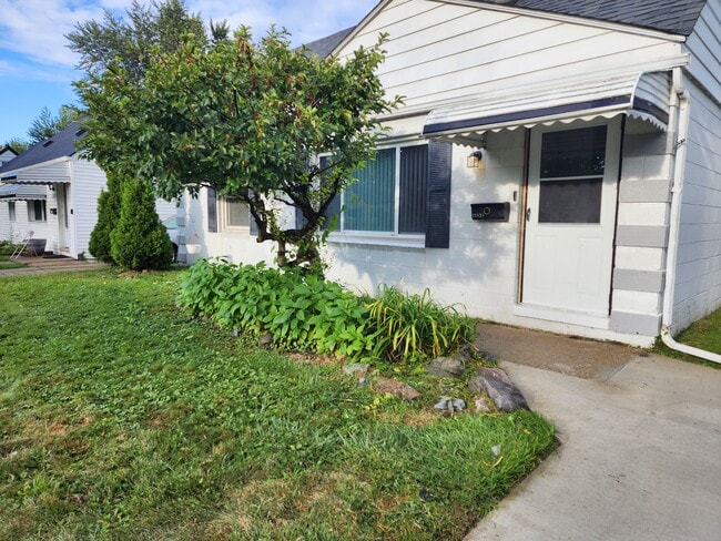 Building Photo - 22828 Almond Ave
