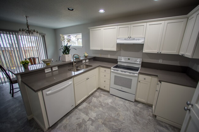 Photo - 16832 NW Oak Creek Dr House