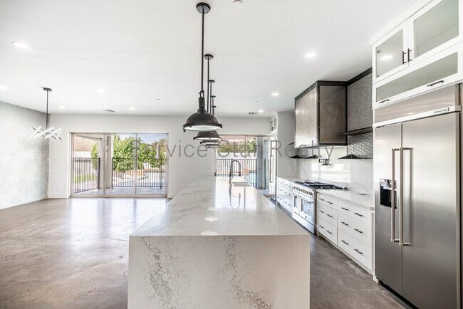 Foto del edificio - 6854 E Ivyglen St