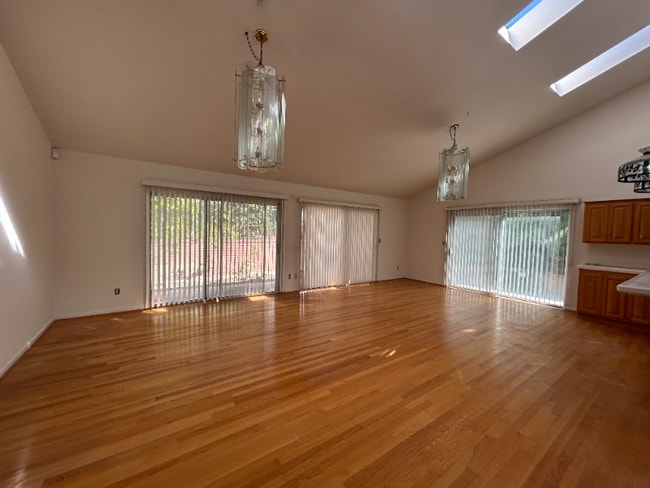 Building Photo - 3305 Jurich Pl