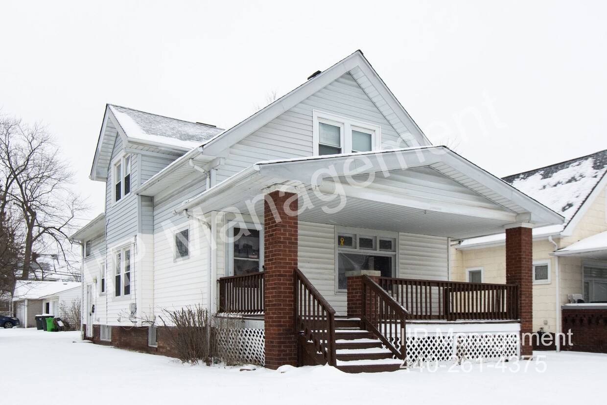 Foto principal - Charming Down Unit in Garfield Heights – A...