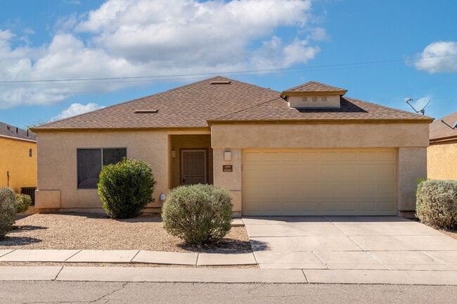 Building Photo - House For Rent