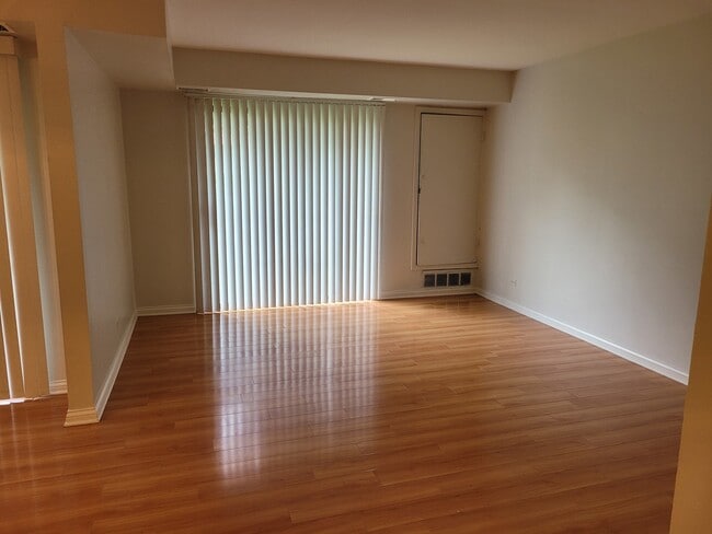 Building Photo - 80 Commonwealth Ct
