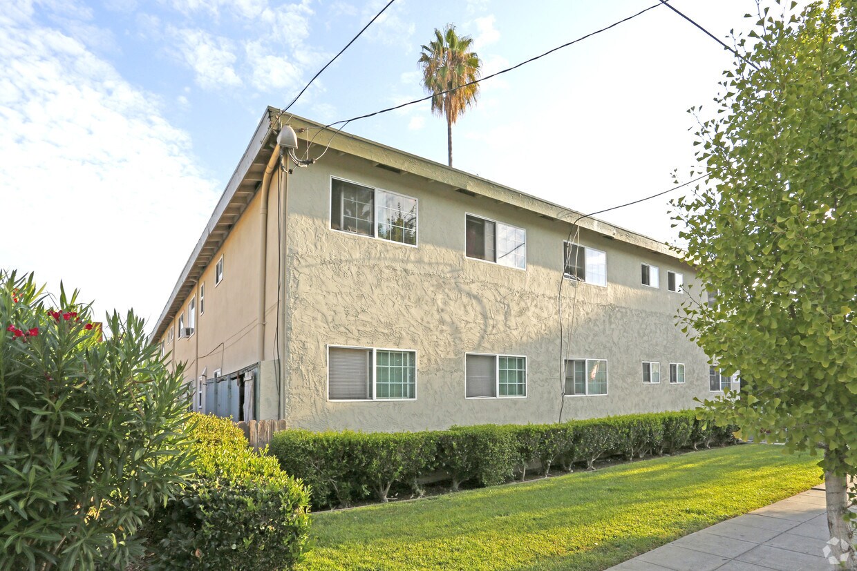 Building Photo - 1273 Pedro St