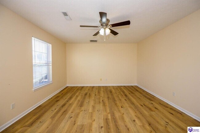 Building Photo - 130 Skyline Dr