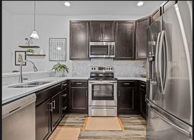 Building Photo - 1725 Dromolin Dr