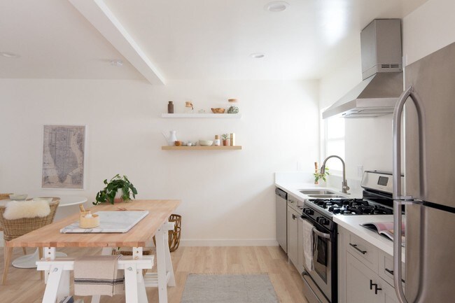 Foto del edificio - 368 N Avenue 57
