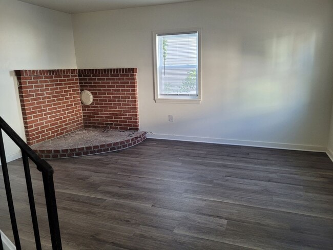 Building Photo - 230 High St