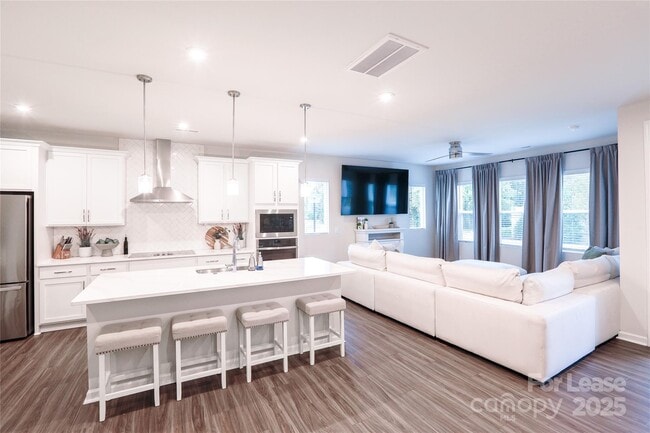 Foto del edificio - 526 Myrick Aly