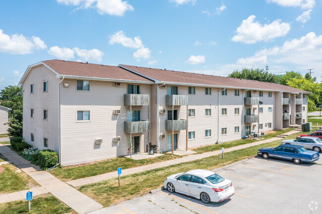 Building Photo - Canterbury Park