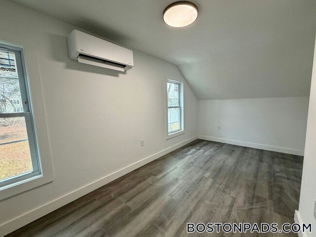 Building Photo - 197 S Main St